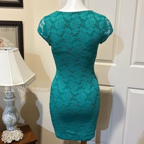 Nightcap Emerald Green Lace dress. NIOP. Size 1/XS - Picture 5 of 8